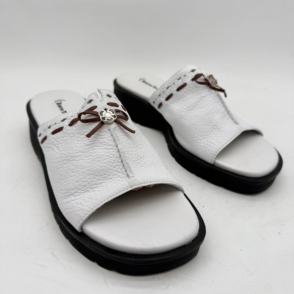 BareTraps Slip On White Pebbled Delilah Leather Sandals Women's 9 - Picture 3 of 7
